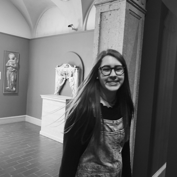 Meet your Posher, Kyra - Picture 1 of 1